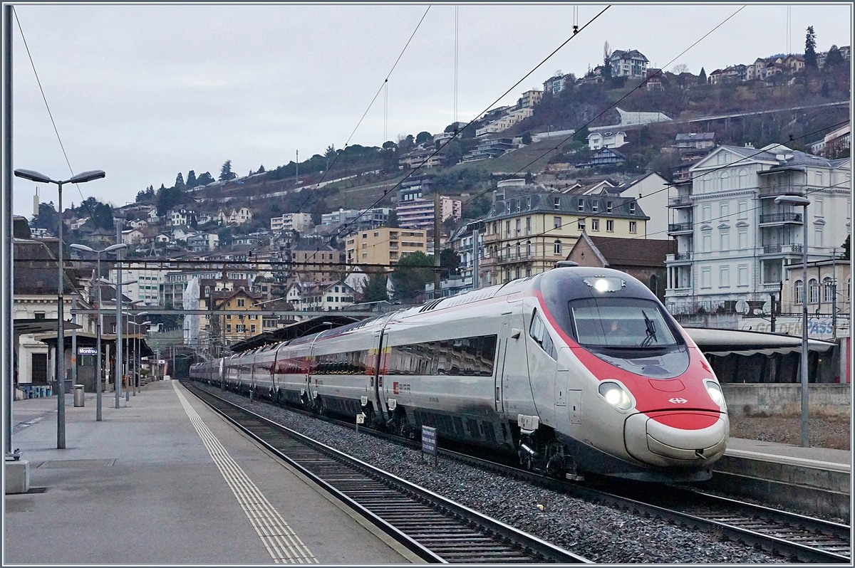 Two SBB ETR 610 / RABe 503 from Geneva to Venezia by his stop in Montreux.
07.01.2018