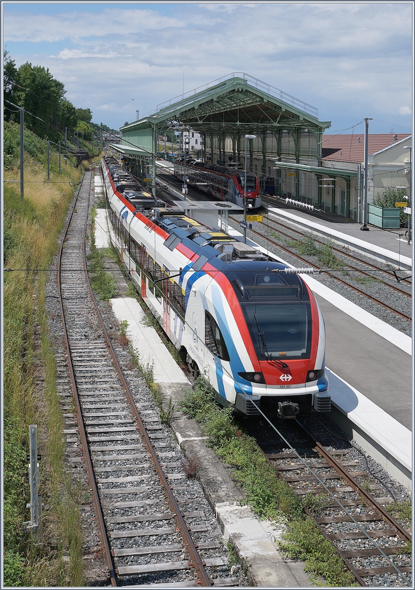 Two SBB LEX RABe 522 214 and 221 in Evian-Les-Bains for the 15:21 Service to Coppet. In the back a SNCF Régiolis tricourant Z 31519 also to Coppet. 

15.06.2020