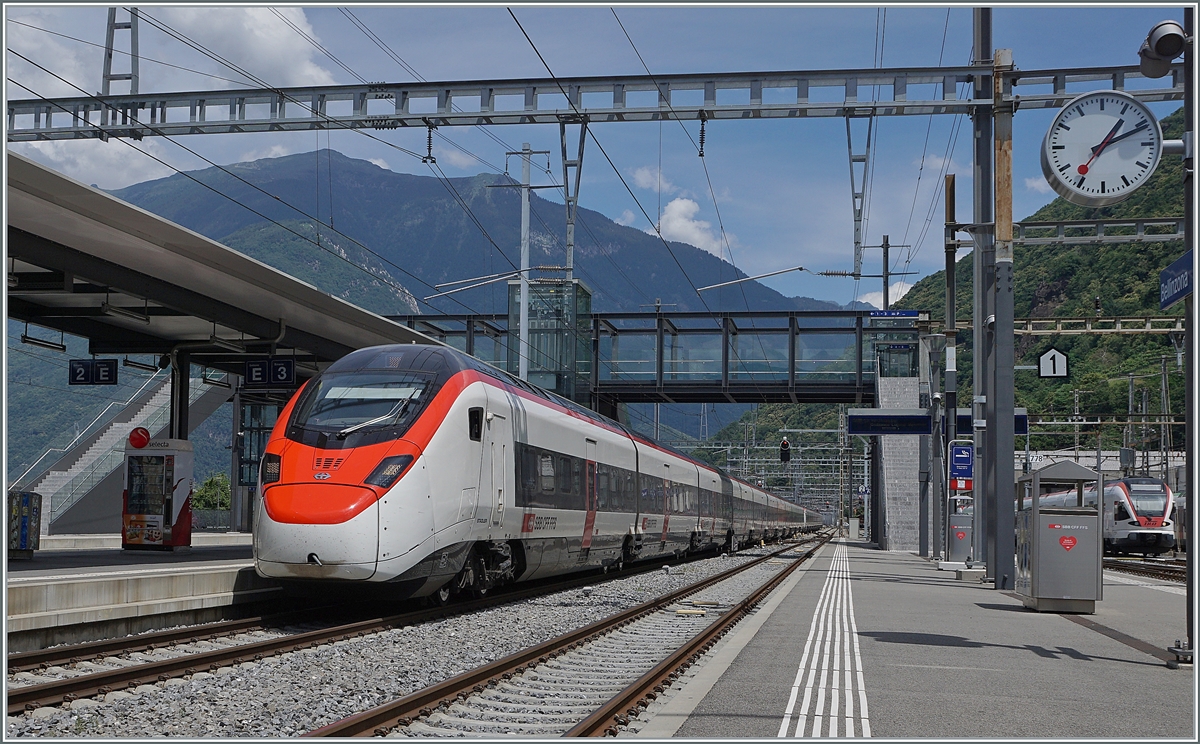 Two SBB RABe 501  Giruno  are arriving at Bellinzona. 

23.06.2021