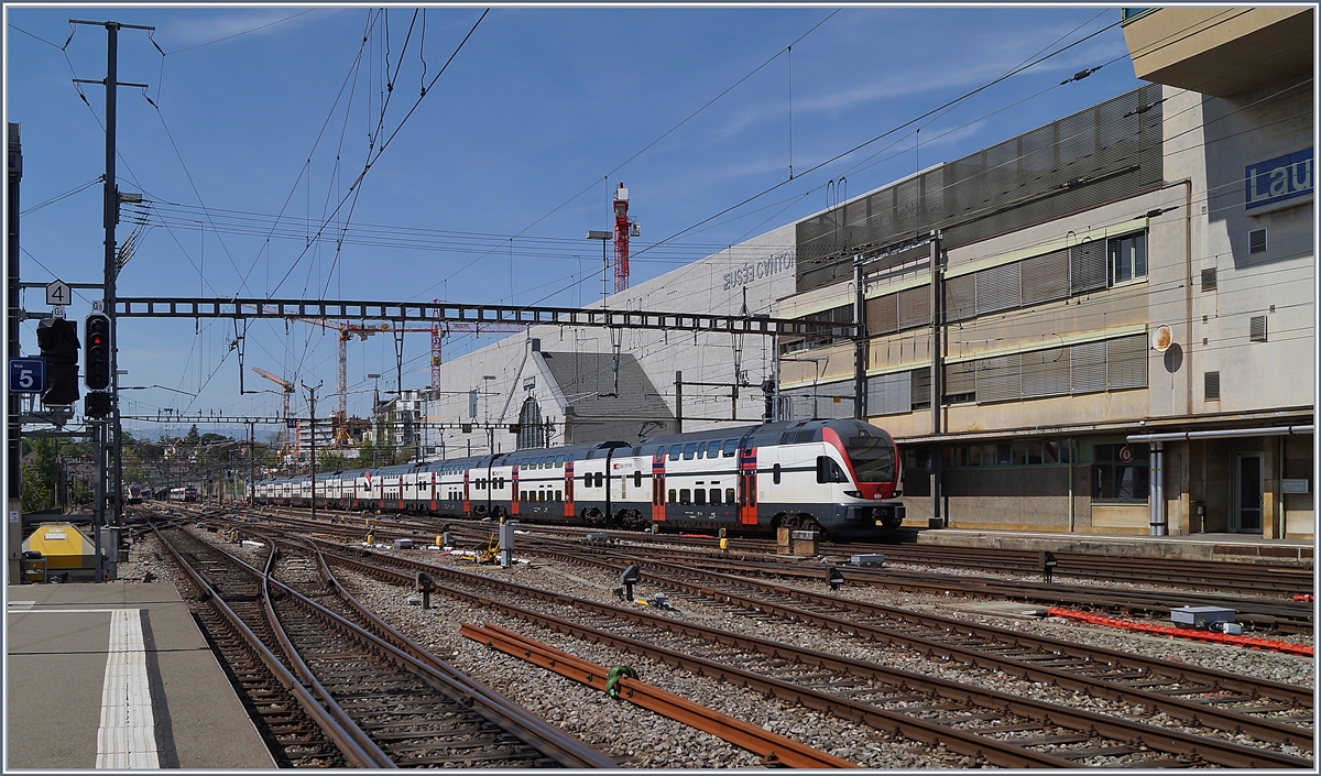 Two SBB RABe 511 to St-Maurice are arriving at Lausanne. 

17.04.2020