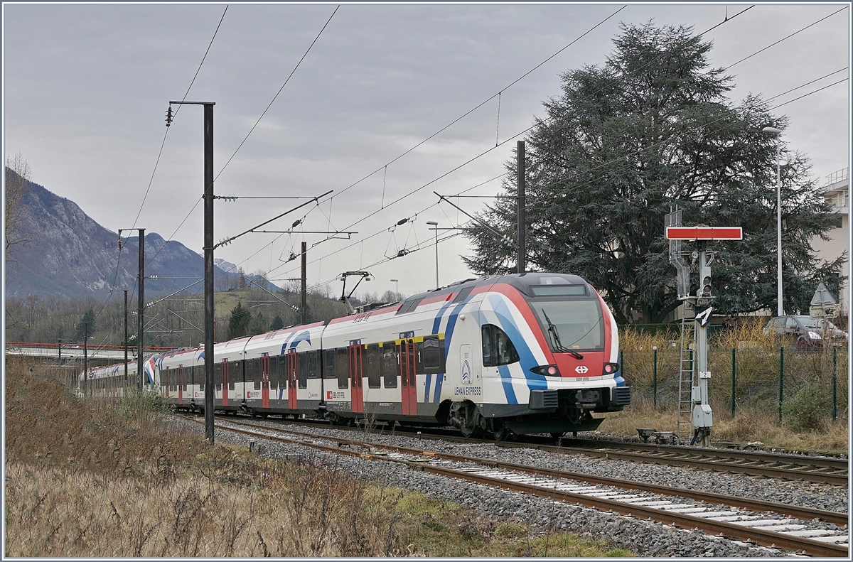 Two SBB RABe 522 on the way from Coppet to Annecy are leaving the Prigny (Haute Savoie) Staton.

13.02.2020