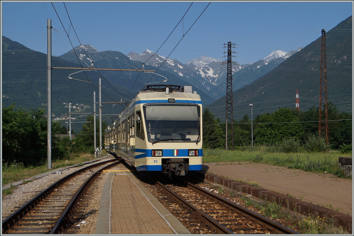 Two SSIF ABe 4/6 on the way to Domodossola in Masera.
10.06.2014