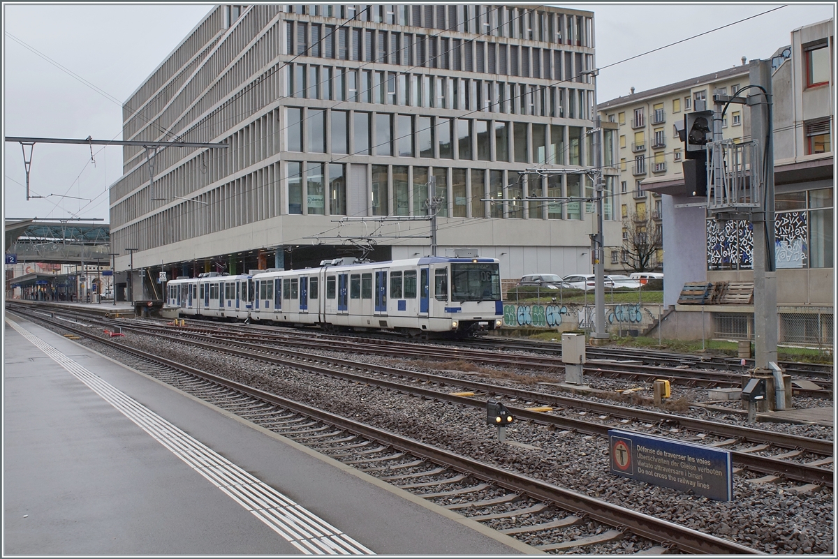 Two TL TSOL Be 4/6 (Be 558) leave Renens VD towards Lausanne Flon.

Dec 14, 2023