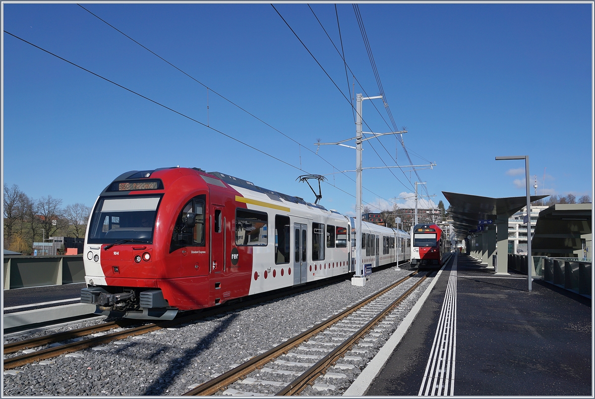 
Two TPF SURF in the new Châtel St-Denis Station.

05.02.2020