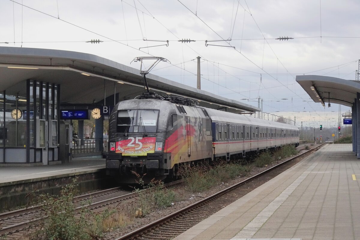 TX Log U2-060 pushes an Abellio replacement train at Bochum Hbf , 14 February 2022.