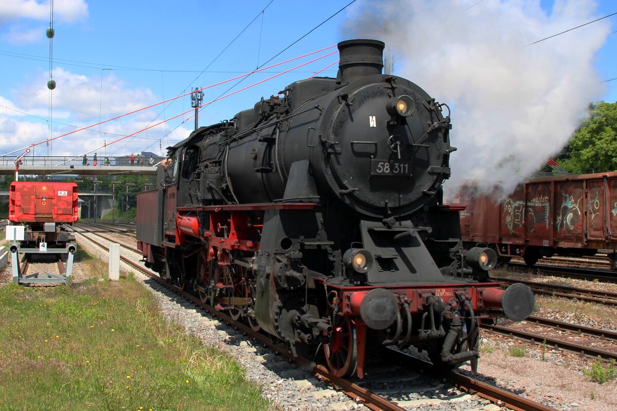 UEF's  58 311 runs round at Villimngen on 16 Mai 2026.