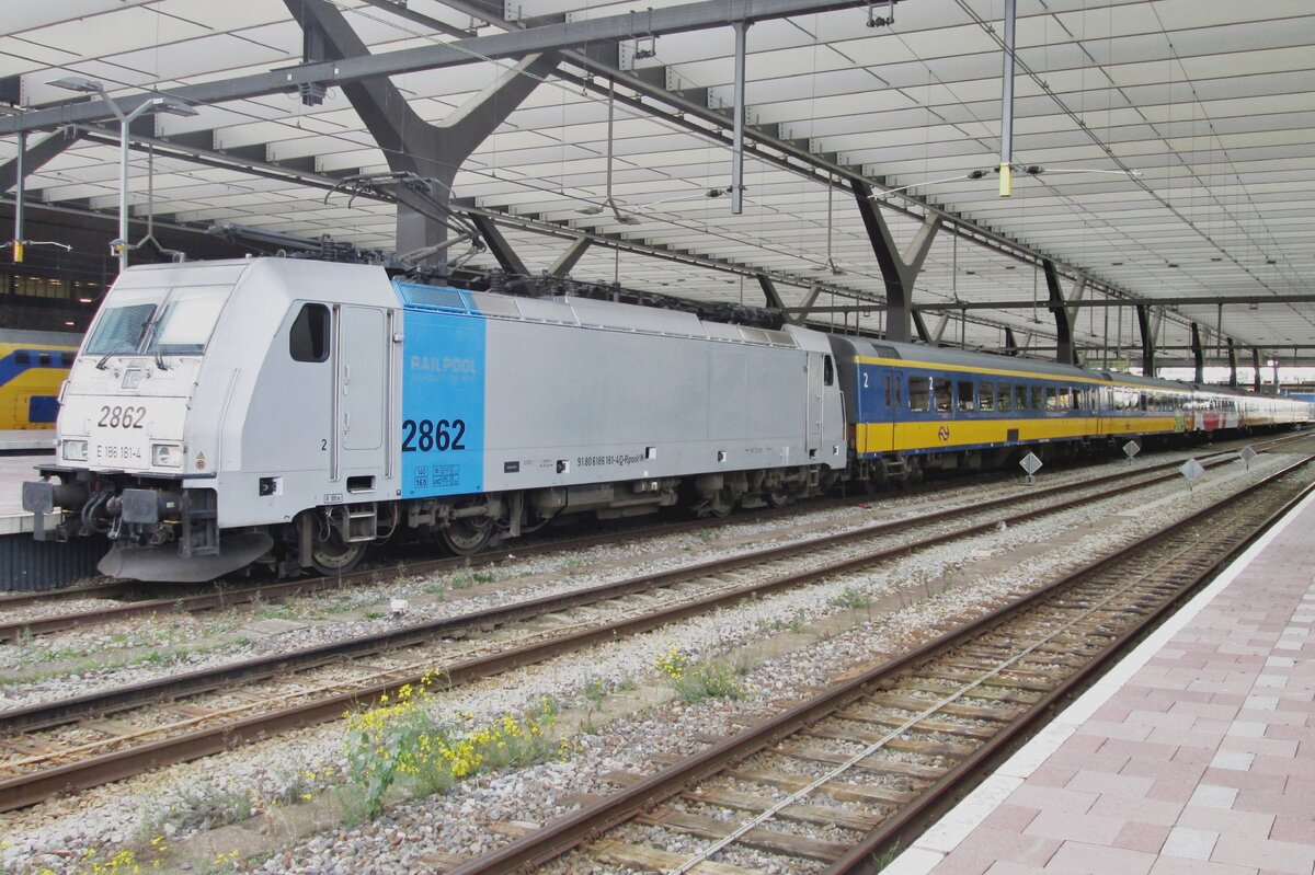 Under the guise of 2862, Railpool 186 181 stands at Rotterdam with an IC service to bruxelles Midi on 25 October 2015.