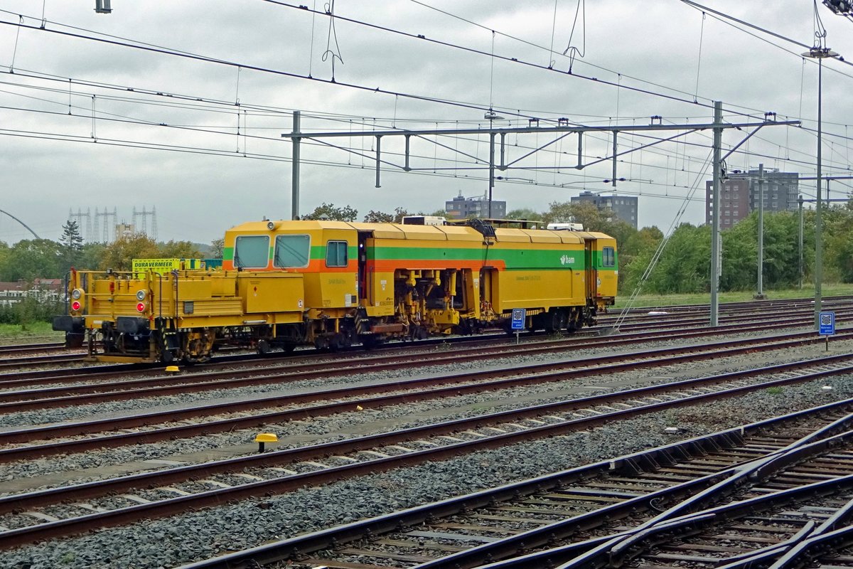 UniMat 204 of BAM stands at Nijmegen on 19 November 2019.