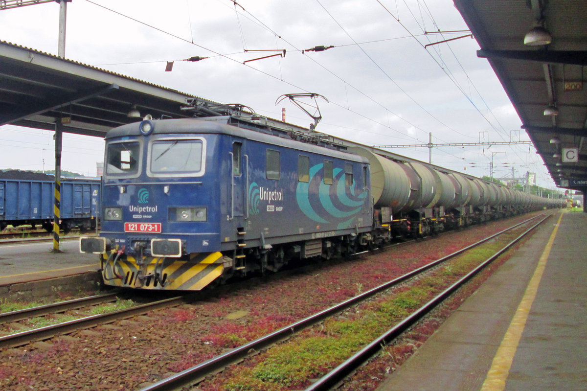 UniPetrol 121 073 hauls a petrol train through Ostrava hl.n. on 28 May 2015.