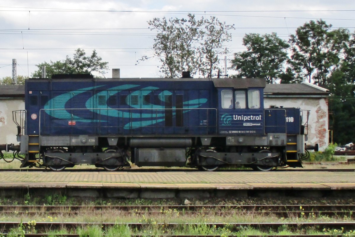 UniPetrol 741 513 passes through Hranice nad Morave on 22 September 2017.
