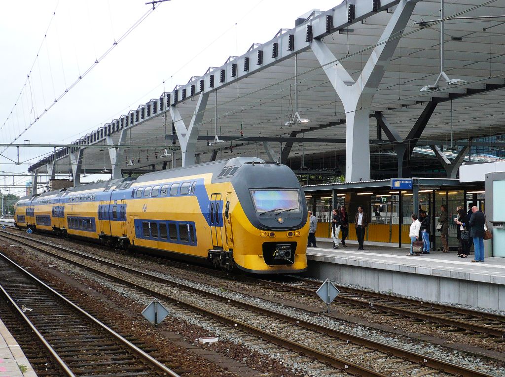 Unit 9404 track 9 Rotterdam Centraal Station 13-07-2011.