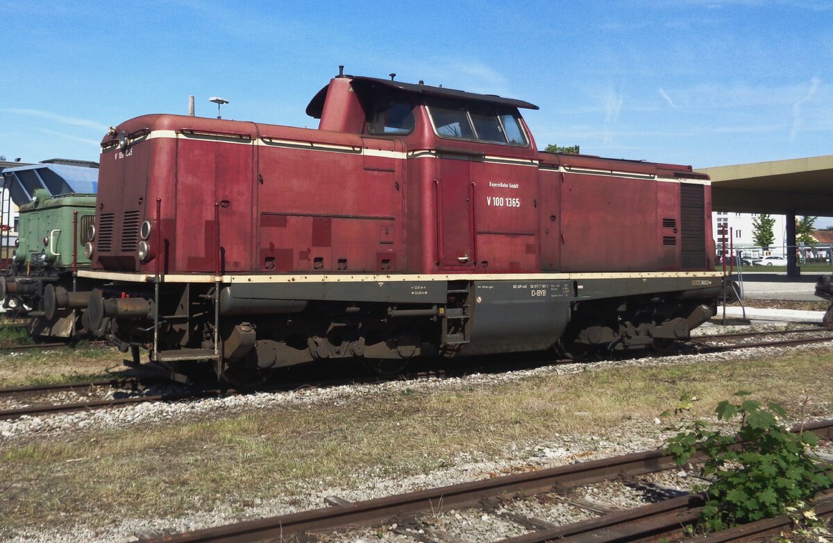 V 100 1365 stands at Nördlingen on 1 June 2019.