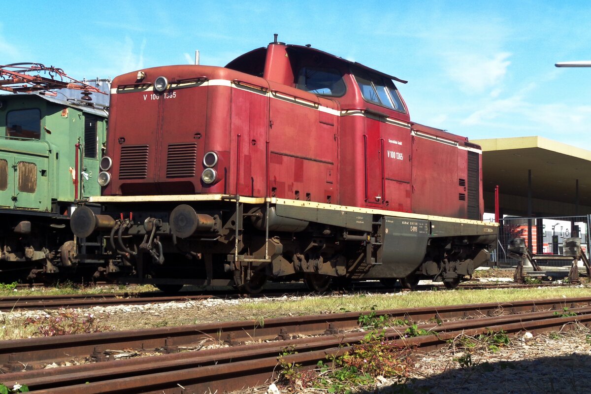 V 100 1365 stands at Nördlingen on 1 June 2019.