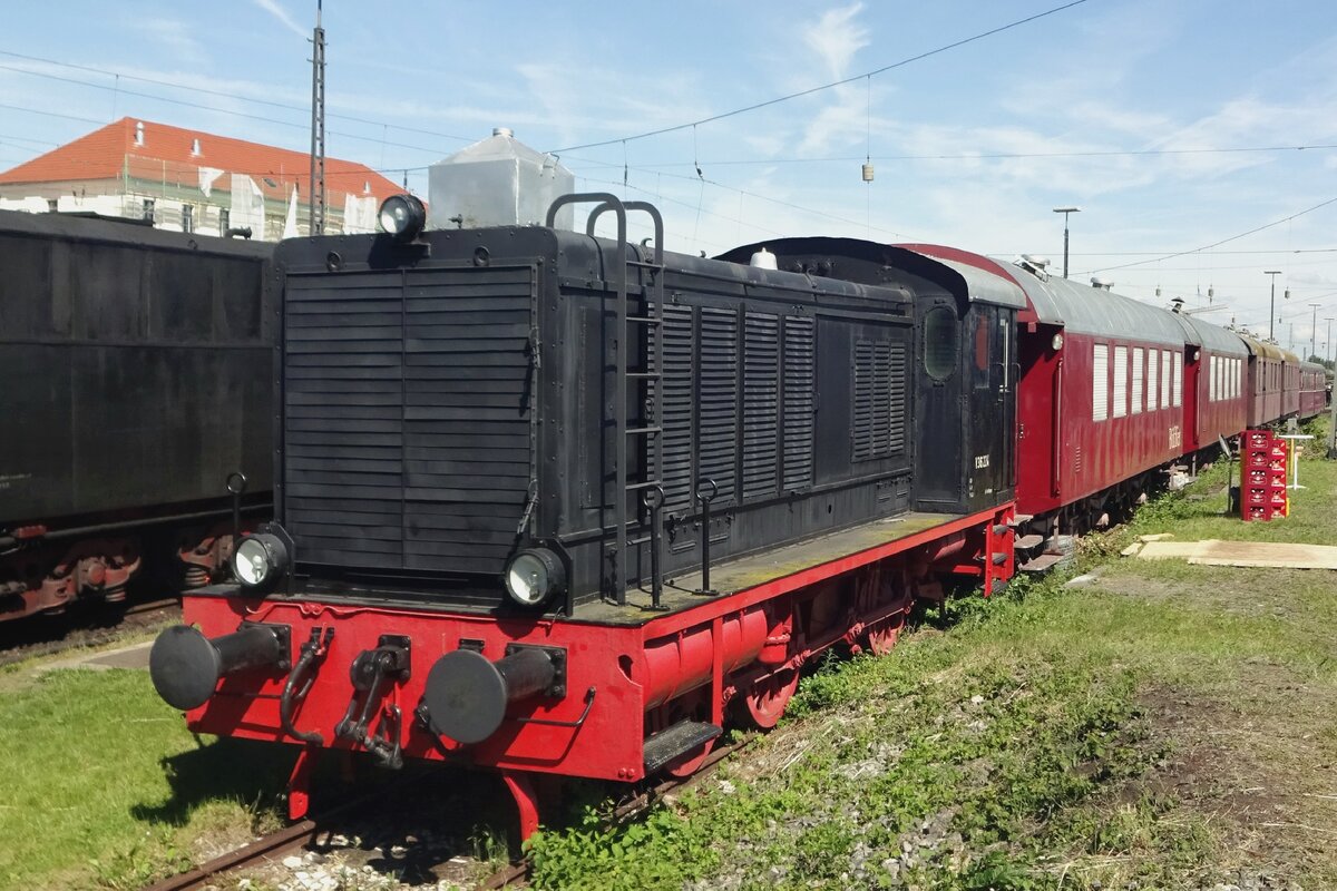 V 36 211 with BUffet train stands in the BEM Nördlingen, 2 June 2019.