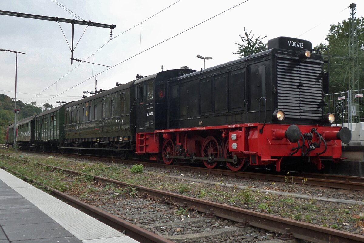 V36 412 stands at the S-Bahn station of Bochum-dahlhausen with a shuttle train to the DGEG-Museum nearby on 17 September 2016.