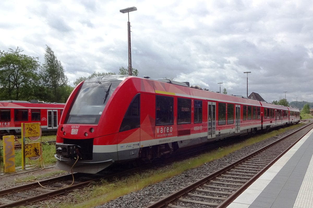 Vareo 620 047 stands aside at Dieringhausen on 23 September 2019.