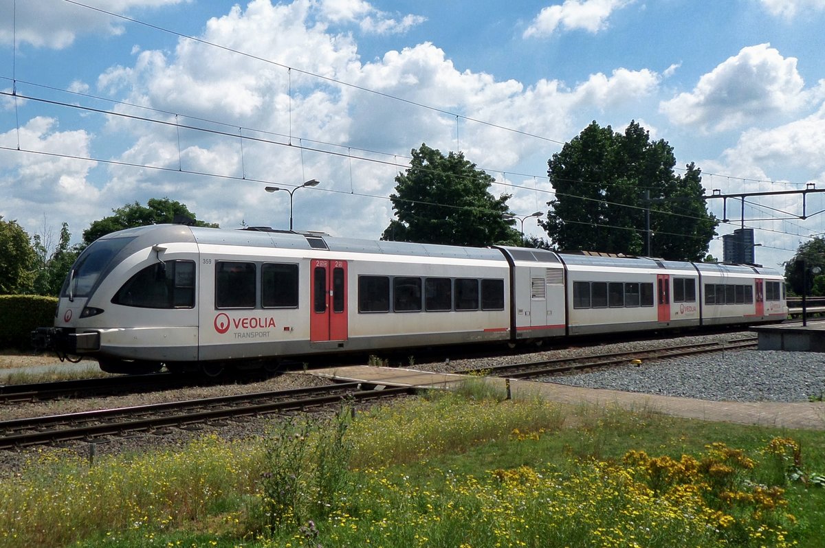 Veolia 359 quits Blerick on 18 July 2016.