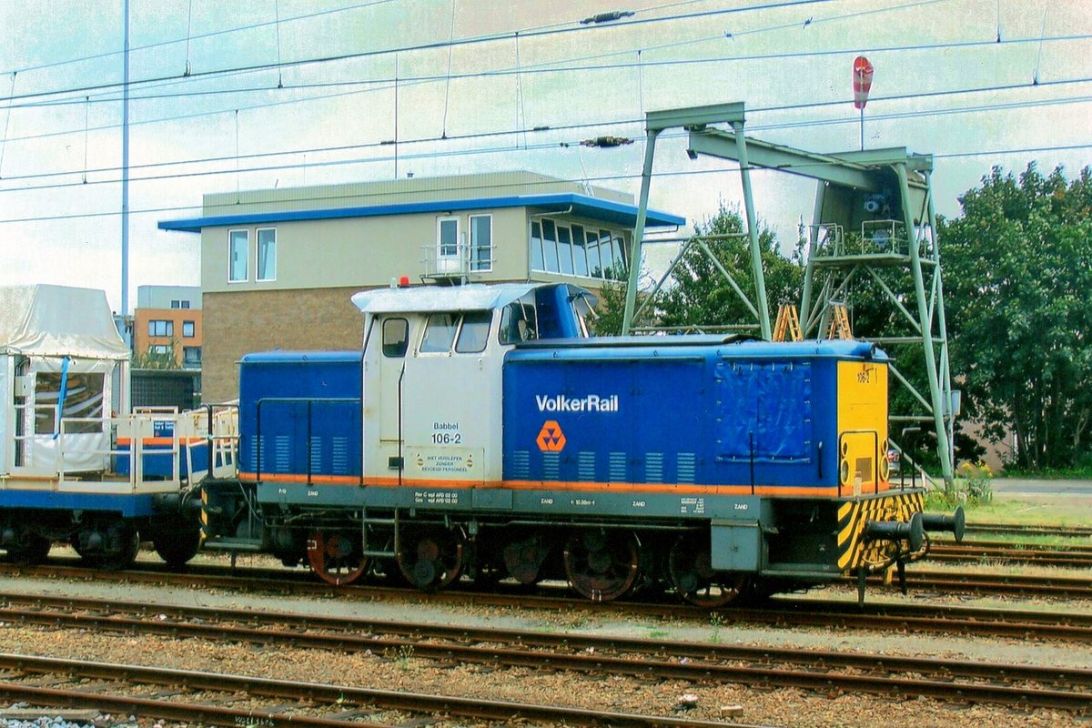 Volker Rail 106-2 stands at Hengelo on 6 August 2009.