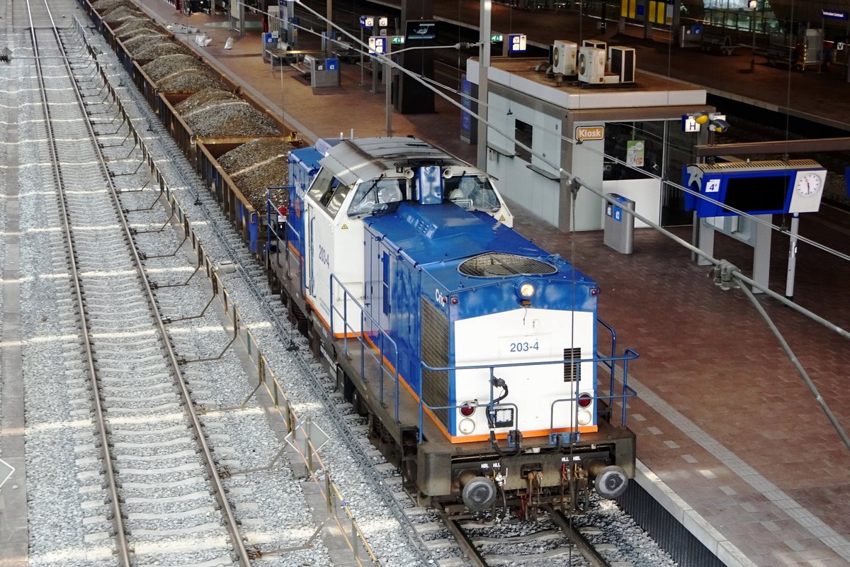 Volker Rail 203-4 stands with an engineering train at Rotterdam Centraal during reconstruction works. 