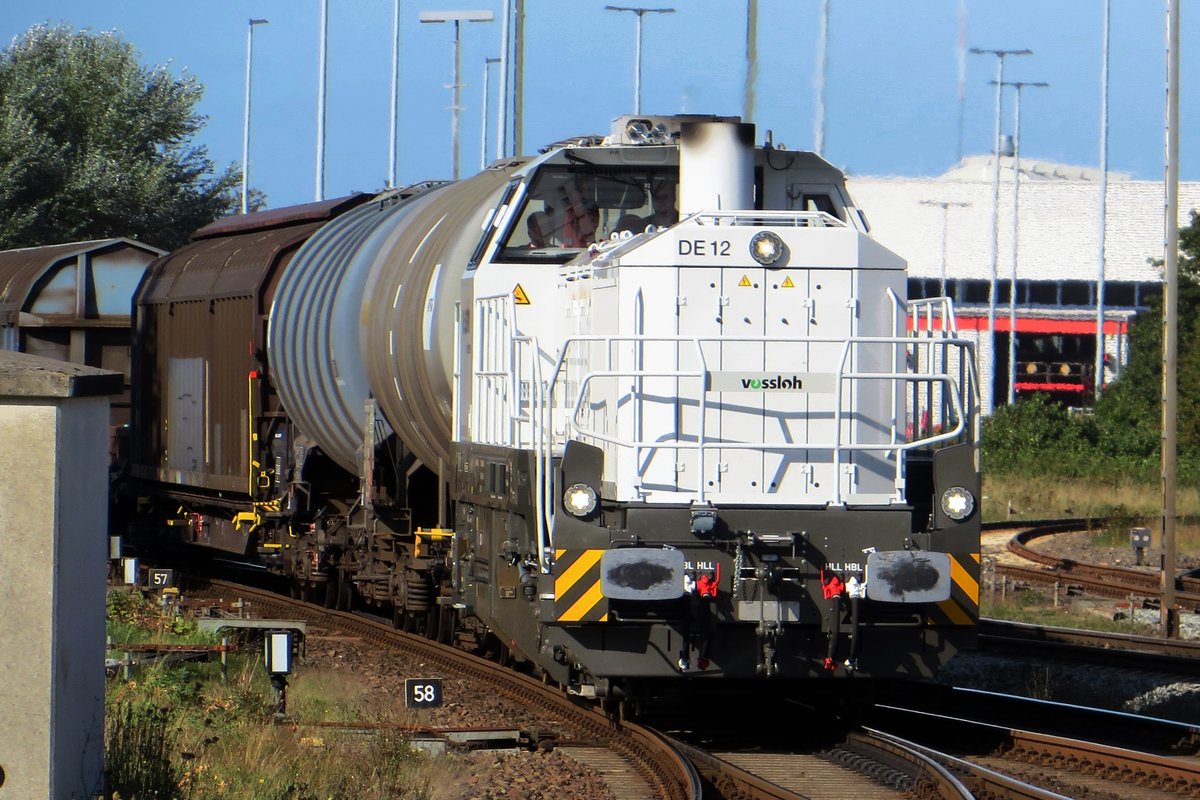 Vossloh 4125 007 shunts at Niebüll on 16 September 2020.