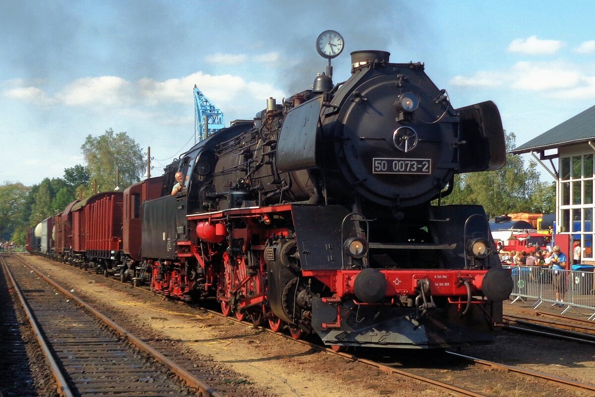 VSM 50 0073 stands with a photo freight in Beekbergen on 2 September 2018.