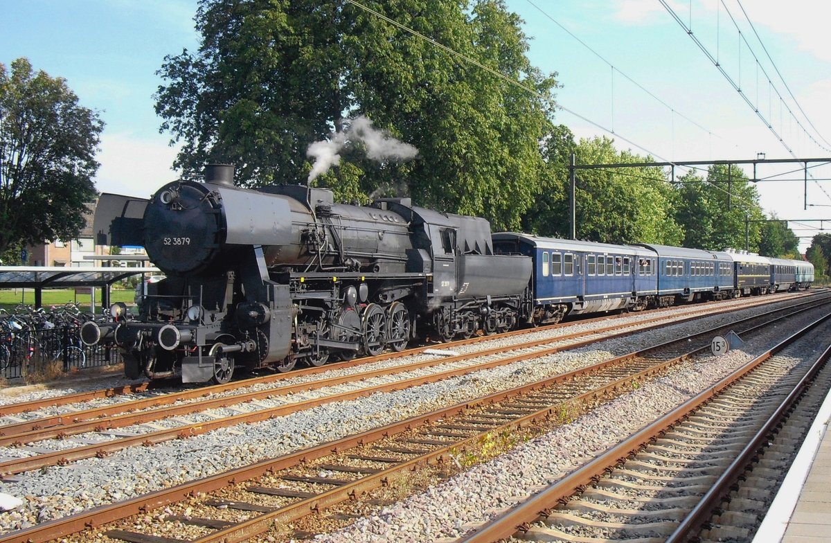 VSM 52 3879 hauls a steam shuttle into Dieren on 2 September 2012.