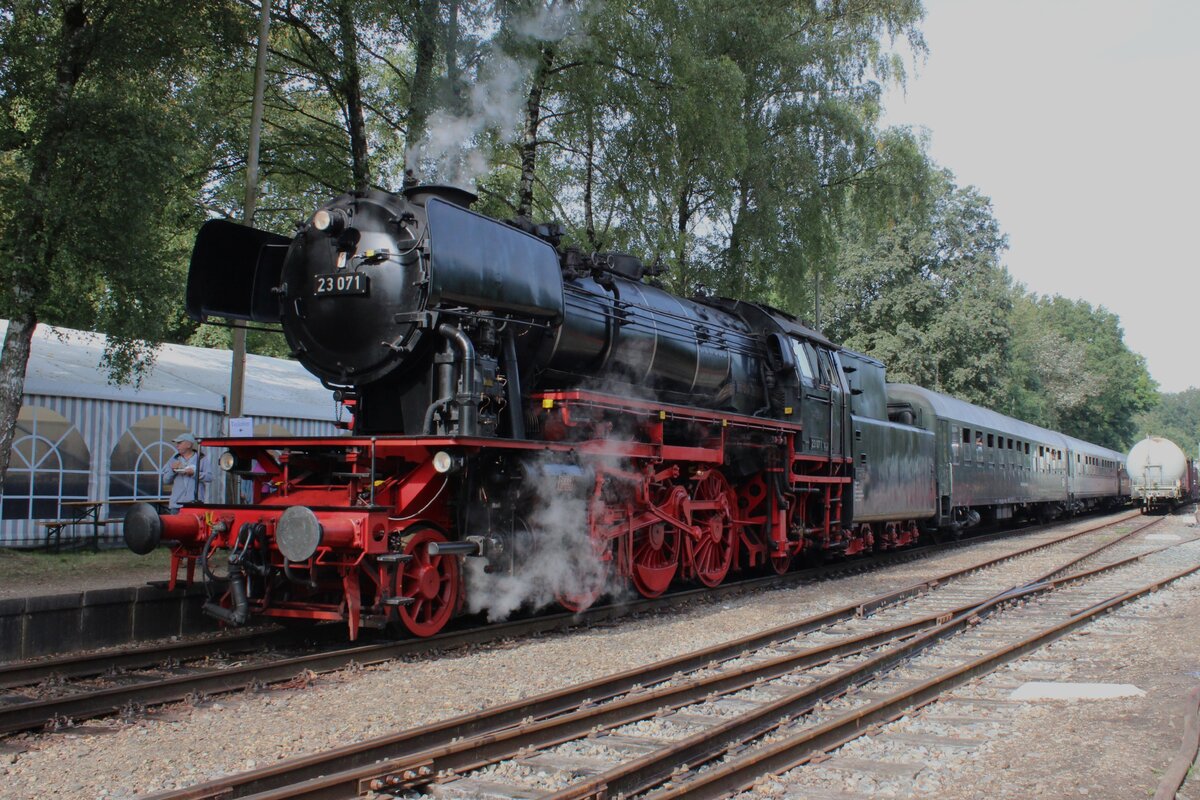 VSM's 23 071 stands ready for departure to Eerbeek and Dieren at Loenen on 3 September 2023.