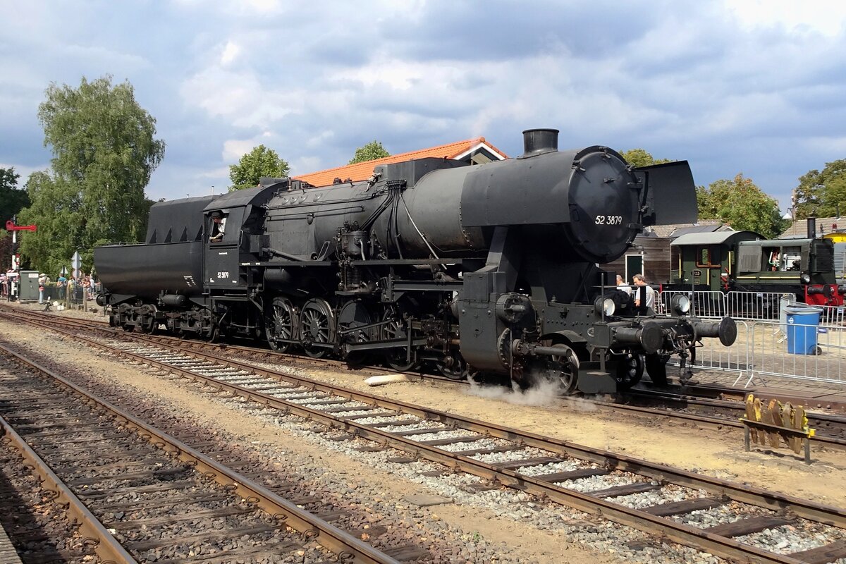 VSM's 52 3879 runs round in Beekbergen on 4 September 2022.