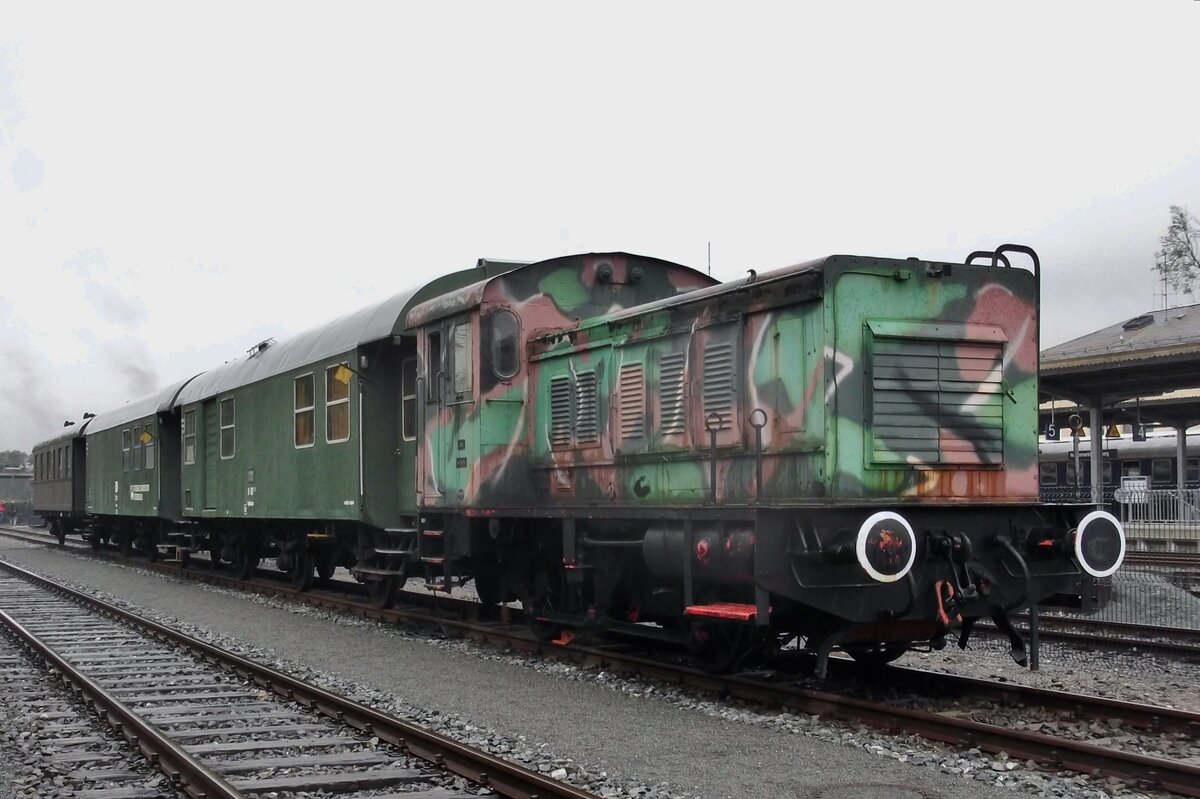 War paint for V 20-043 at the DDM in Neuenmarkt-Wirsberg on 20 September 2014.