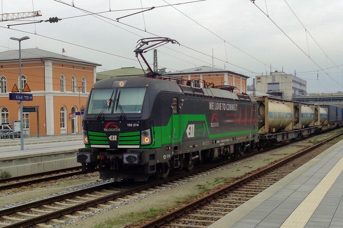 'We love to connect' says TX 193 274 while hauling an intermodal train from Austria through Passau on 7 September 2018.