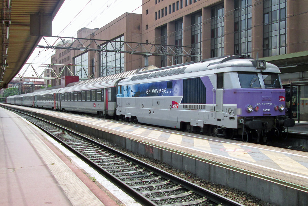 Wearing the En Voyages... scheme, SNCF 67610 calls on 2 June 2014 at Lyon Part-Dieu with a CoRail service.