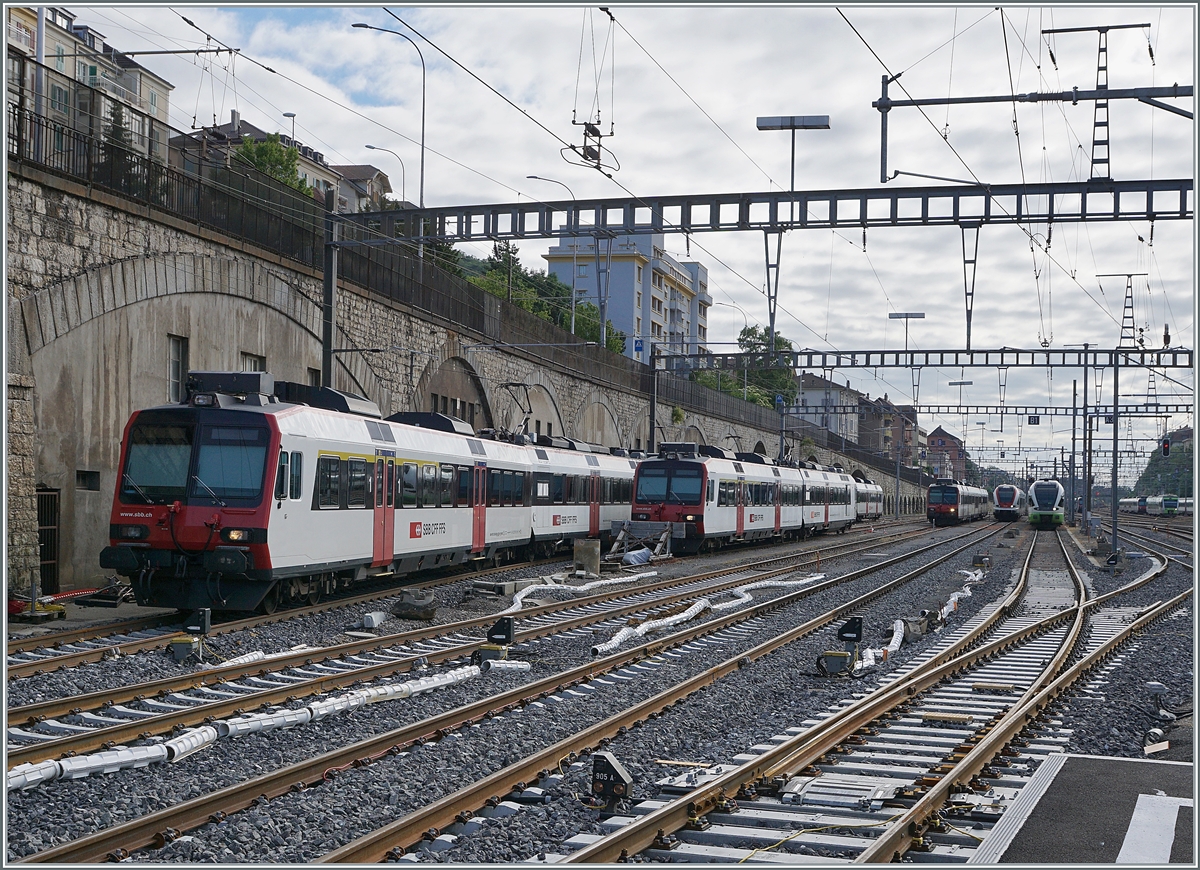 Week end break for this SBB Domino trains in Neuchâtel.

06.06.2021