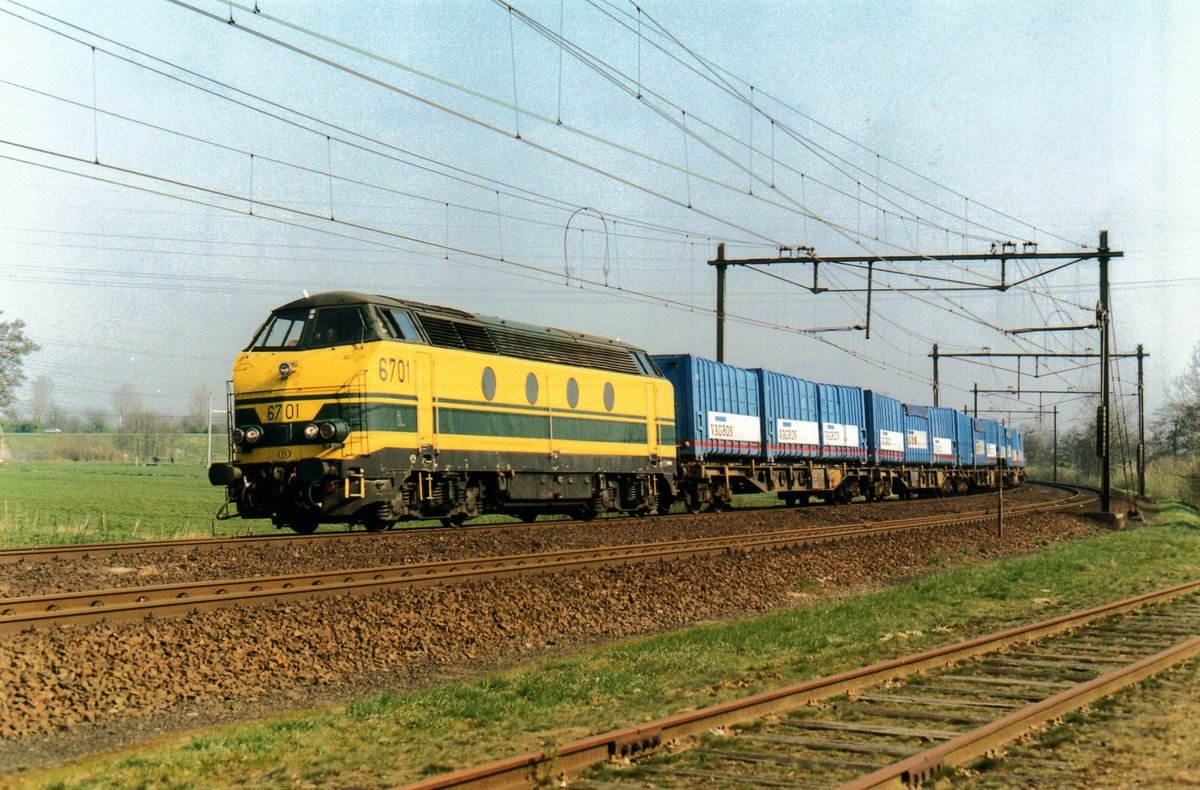 Where it began: Hoogeveen sees ex-NMBS 6391, ACTS 6701 (still in belgian colours) hauling ont of the first ACTS container trains arriving on 22 February 1999. In 2011 ACTS was taken over by refuse carrier van Gansewinkel and restyled HUSA (Czech for Goose as a word play on the new owner's  name, since Gans is Dutch for Goose). Sadly, in 2014 ACTS quit all operations, which spelled the end for the first network wide private operator on Dutch rails.