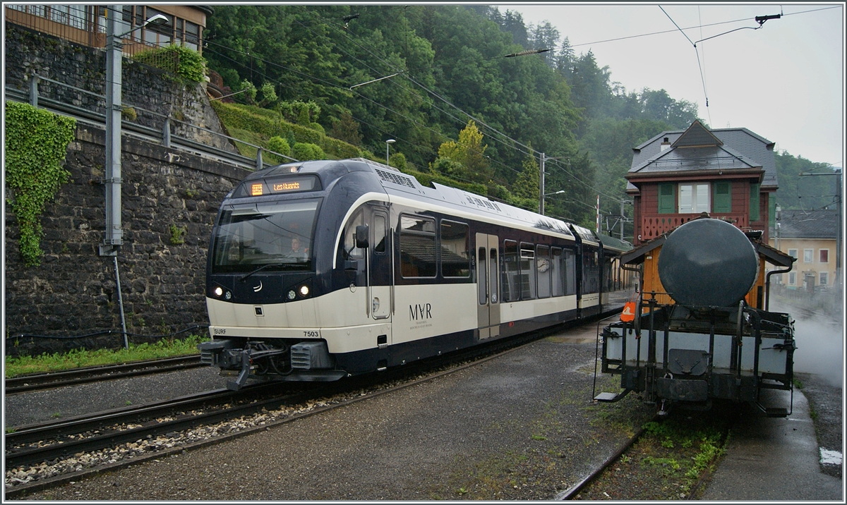 While the SEG G 2x 2/2 105 of the Blonay Chamby Railway pushes our train to Chaulin, the CEV MVR ABeh 2/6 7503  Blonay Chamby  leaves the Chamby station as the R34 towards Les Avants on the MOB track. 

July 9, 2024