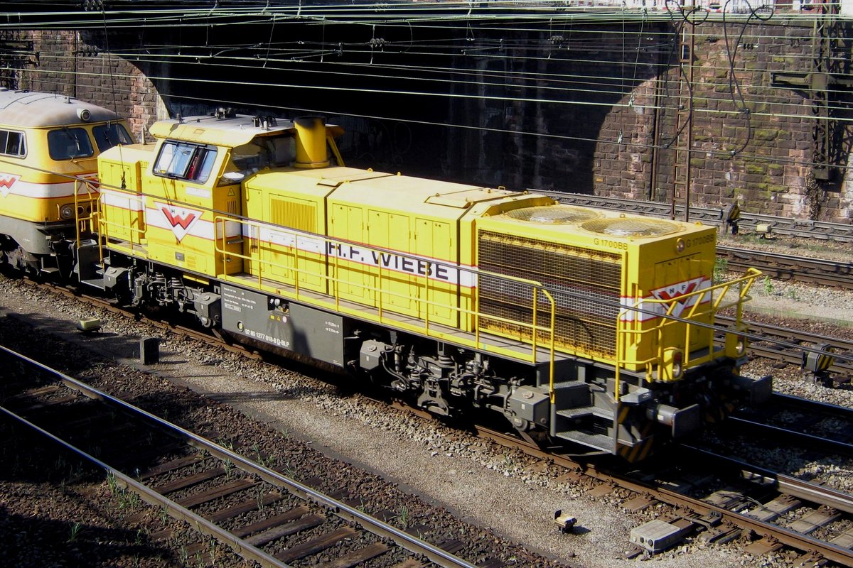 Wiebe 277 018 passes through Offenburg on 6 June 2014.