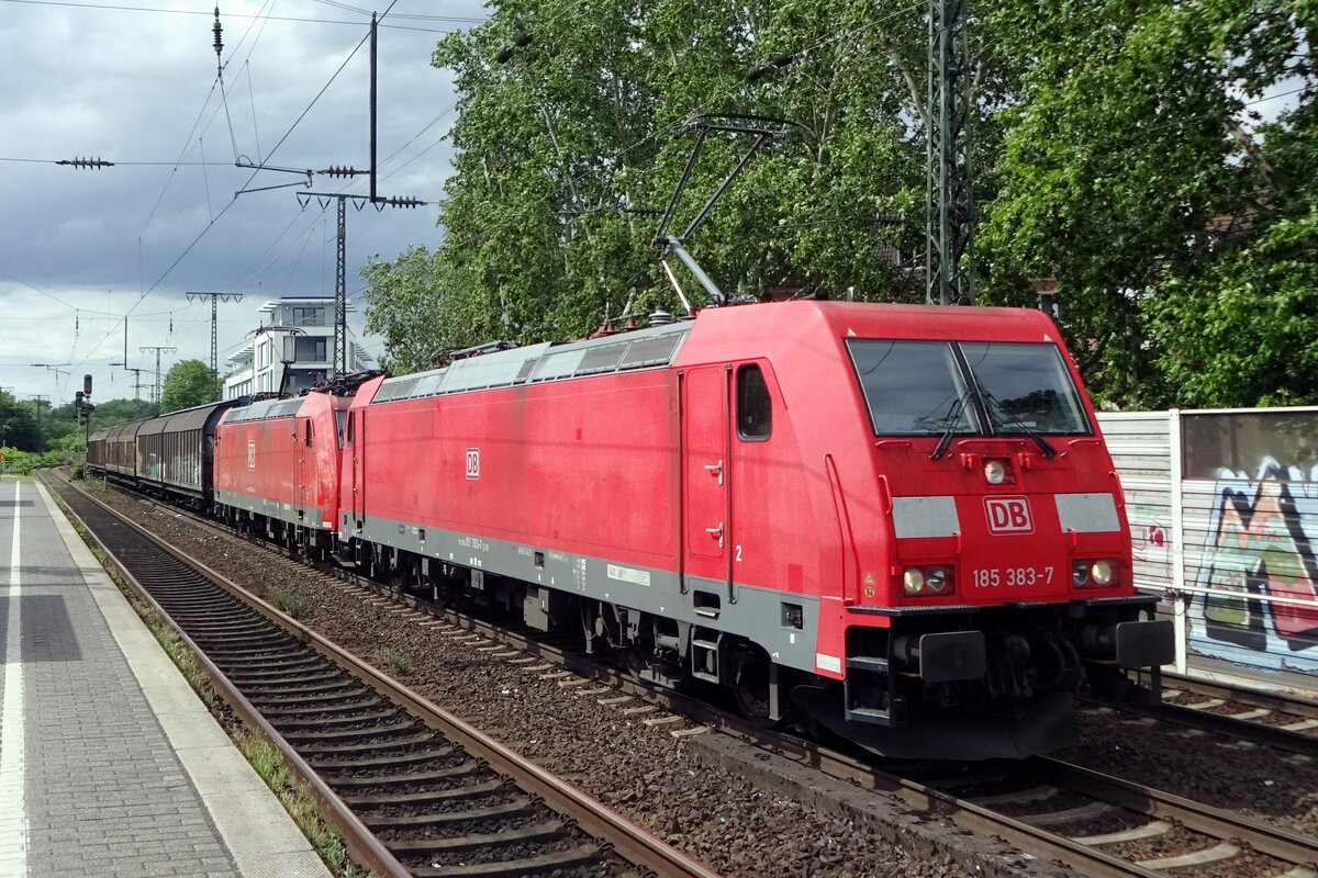 With a block train, DBC 185 383 passes through Köln Süd  on 8 June 2019.