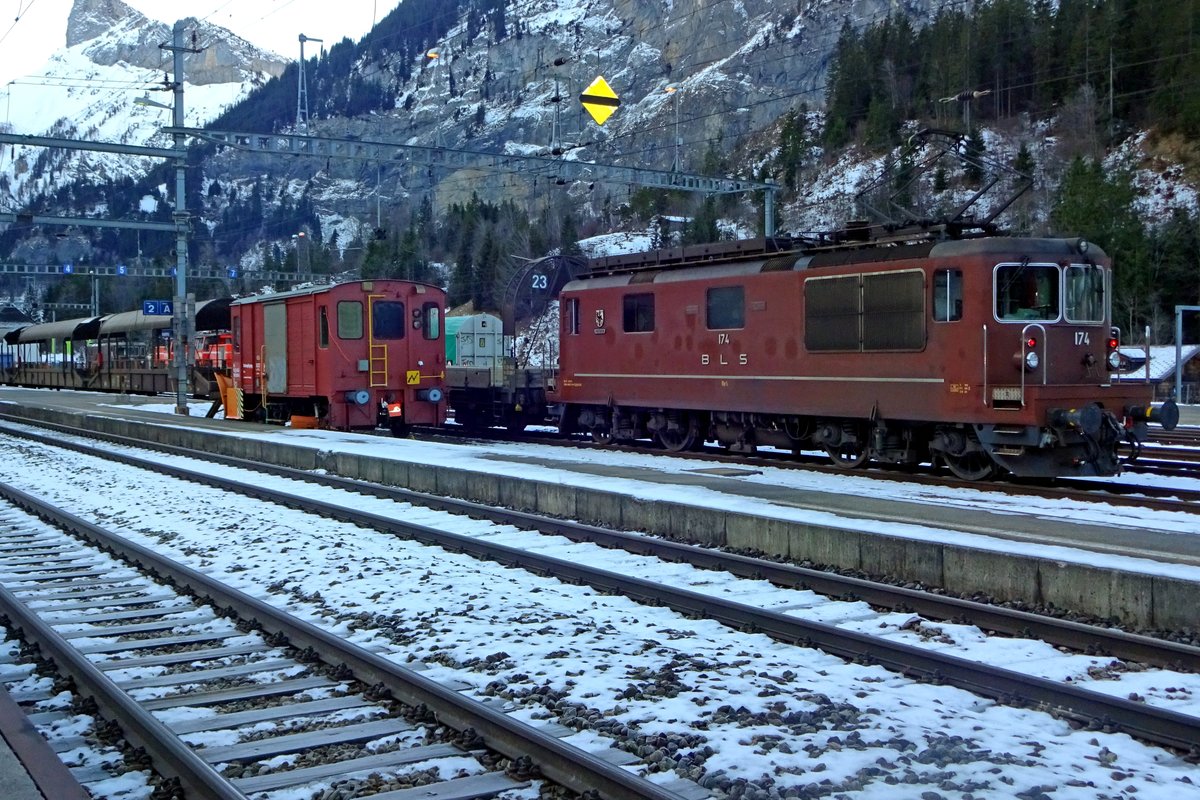 With a car shuttle, BLS 174 readies herself fur new duties at Kandersteg on 2 January 2020.