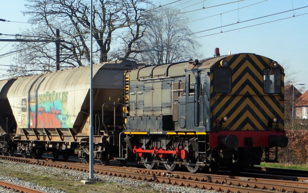 With a cereals train, RFO 692 shunts at Oss on 2 March 2021.