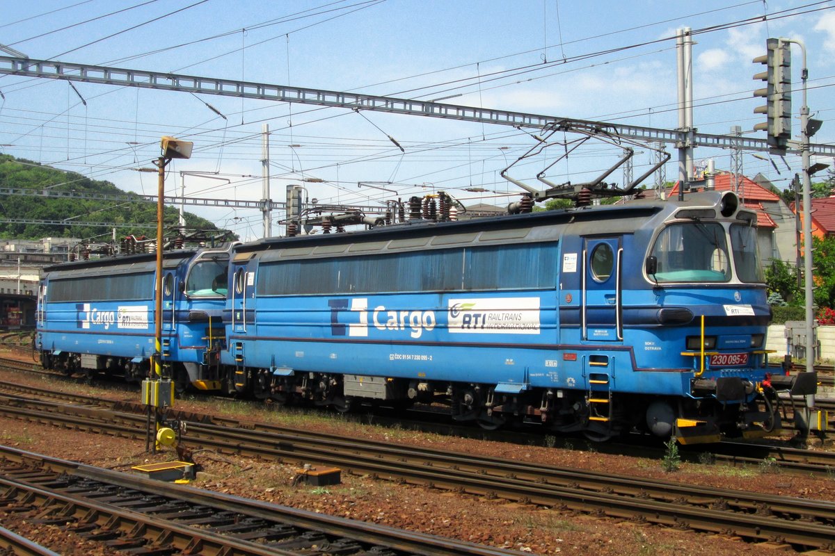 With a sister, CD Cargo mercenary (for RailTrans) 230 095, takes a break at Bratislava hl.st. on 31 May 2015.