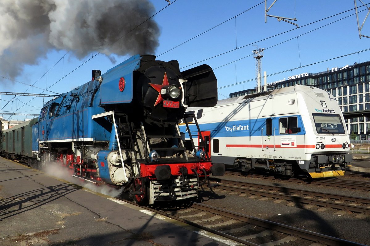 With a steam special, Papousek 477 043 leaves Praha-Masarykovo on 20 September 2020. She  hauls a train to the Bohemian Pacific, a holiday region not to far from Prague.