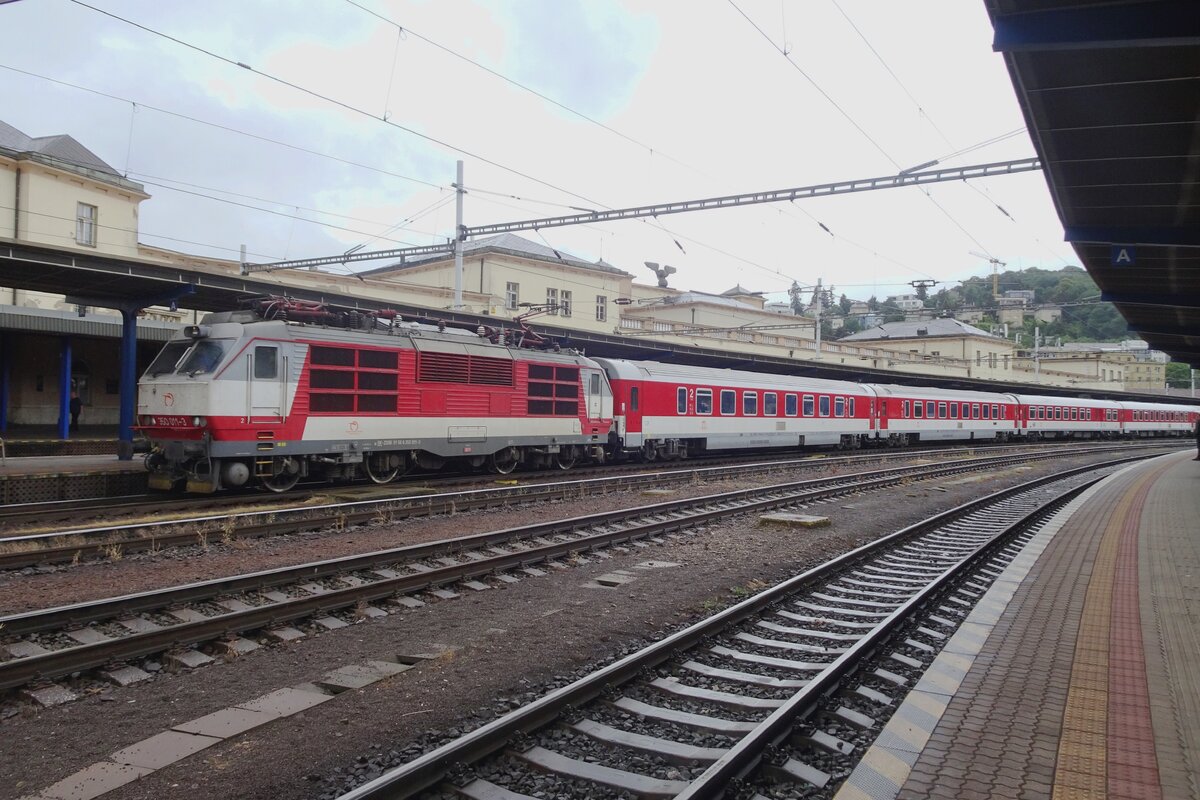With an IC service to Kosice, 350 011 calls at Bratislava hl.st. on 25 June 2022.