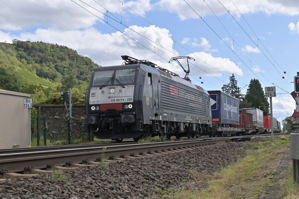 With an KLV in its back MRCE 189 282 get along the rightrivershore near Leutesdorf to direktion Linz. 22.9.2023