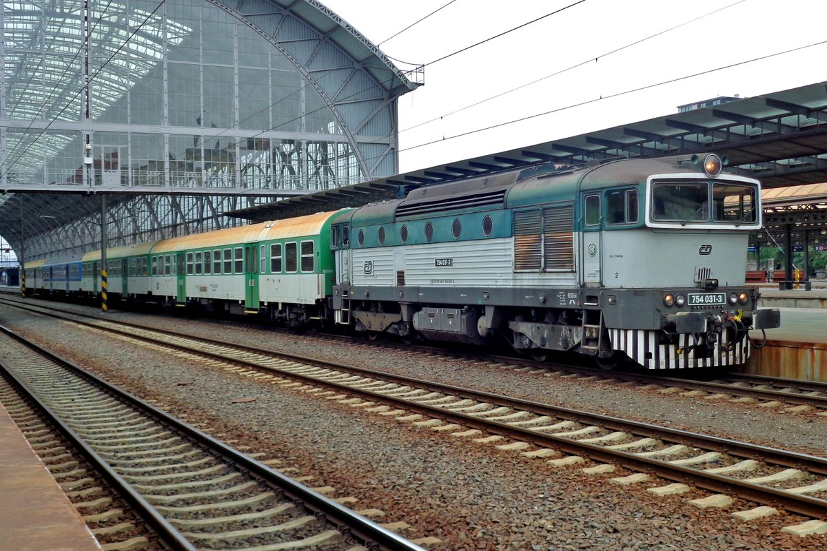 With old passenger stock Brejlovec 754 031 stands at Praha hl.n. on 25 May 2015.