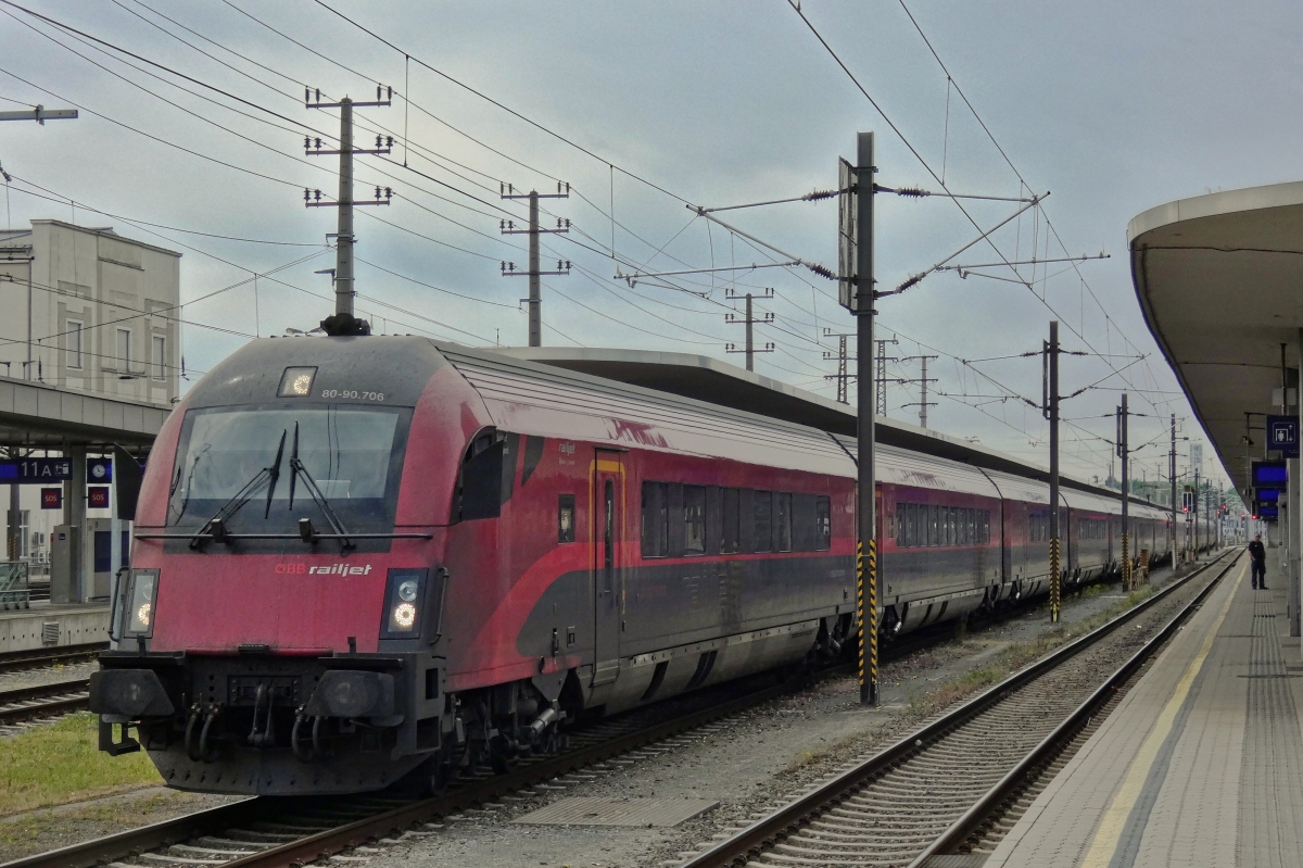 With the control car leading, the Railjet leaves Linz station, pushed by locomotive 1116 248. May 5, 2026