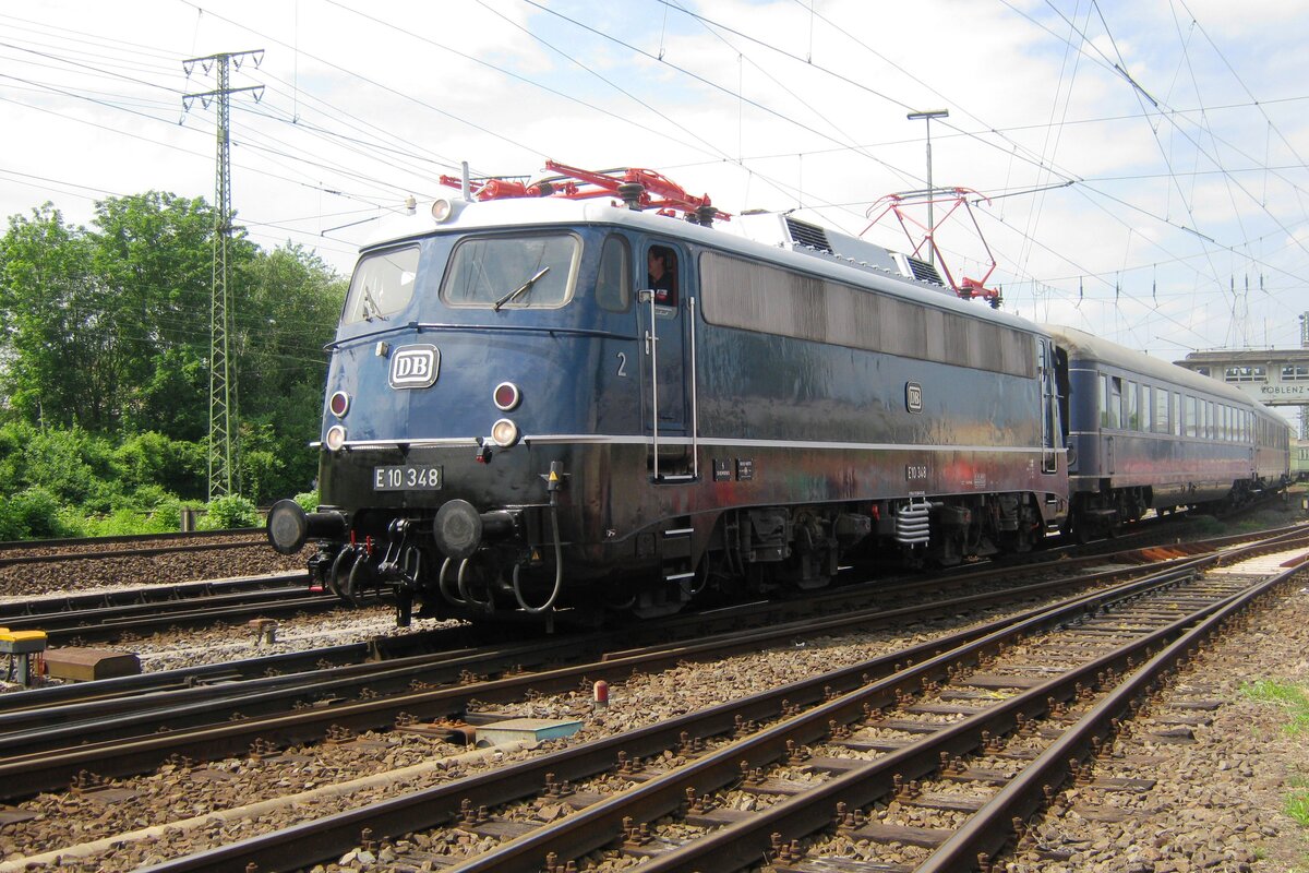 With the erstwhile West-German govermenetal train, E 10 348 shows up at Koblenz-Lützel on 2 June 2012.