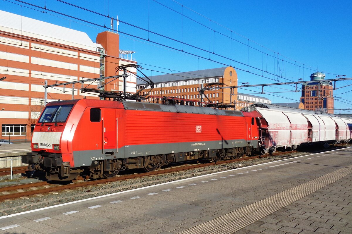 With the Flandersbach bound chalk train, 189 080 takes a break at 's-Hertogenbosch on 24 January 2019.