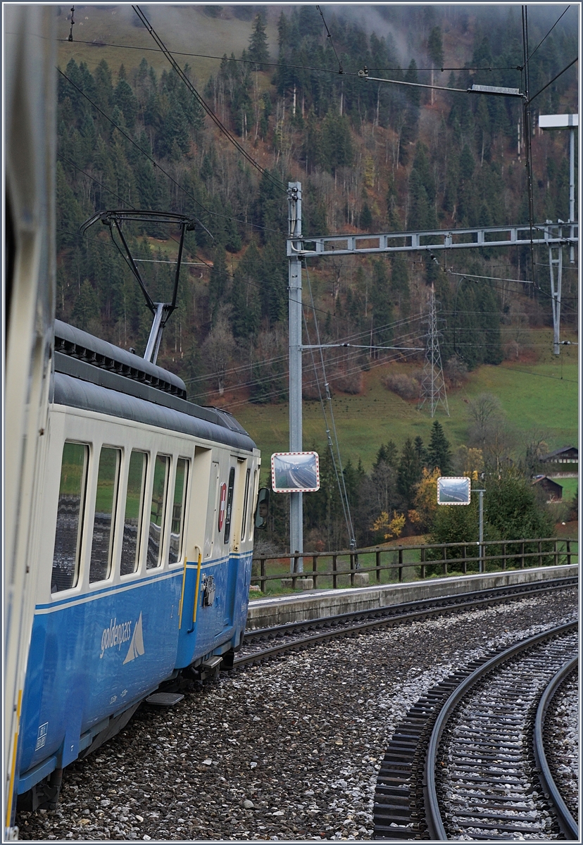 With the MOB ABDe 8/8 4001 SUISSE on the way to Zweismmen between Saanenmöser and Zweisimmen. 

30.10.2017