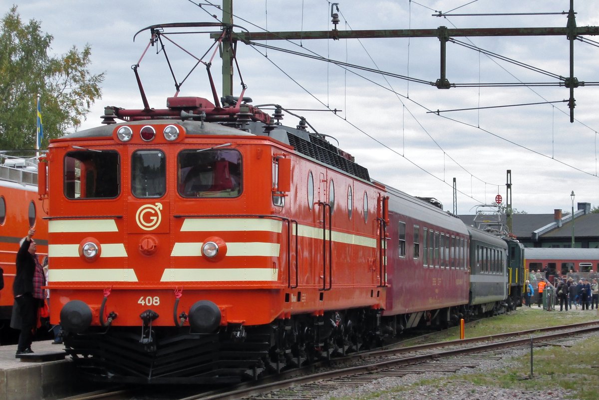 With two Swiss coaches as an extra train, TGOJ 408 stands in the railway museum of Gävle on 12 September 2015.
