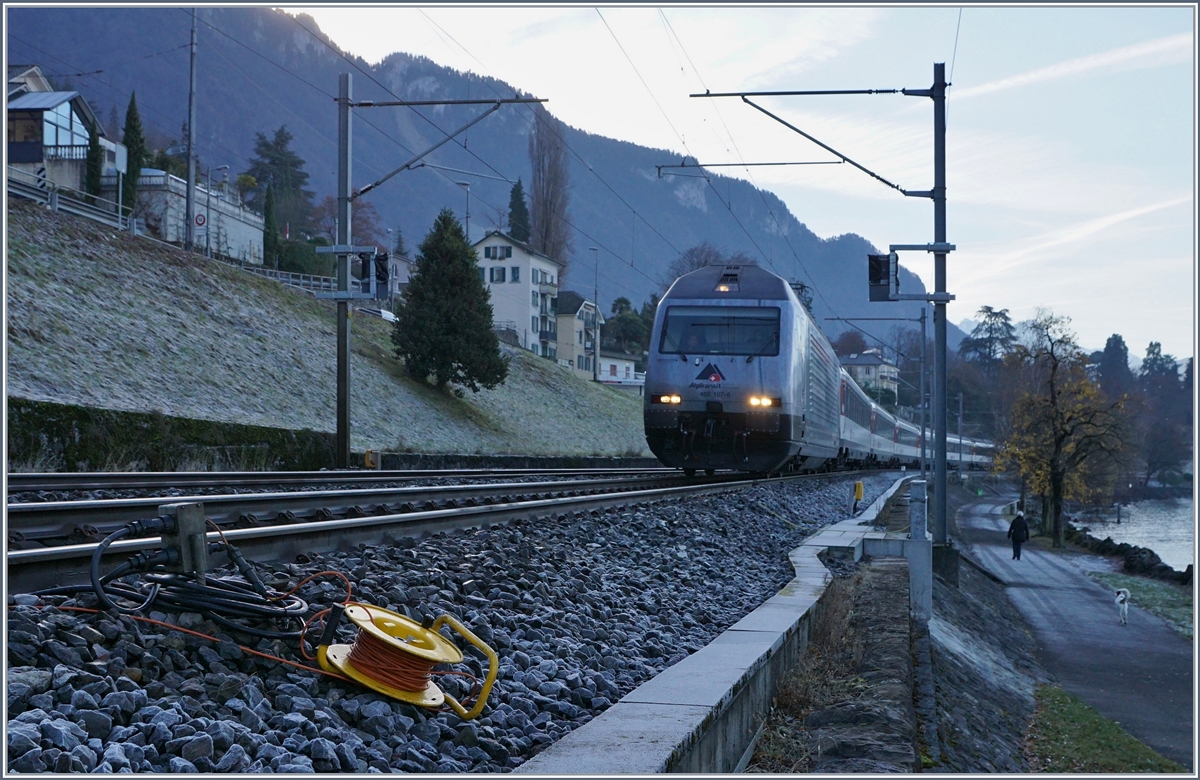 Works on the line by Villeneue, but the Trains run normaly: SBB Re 460 107-8 with his IR on the way to Geneva Airport.
06.12.2016