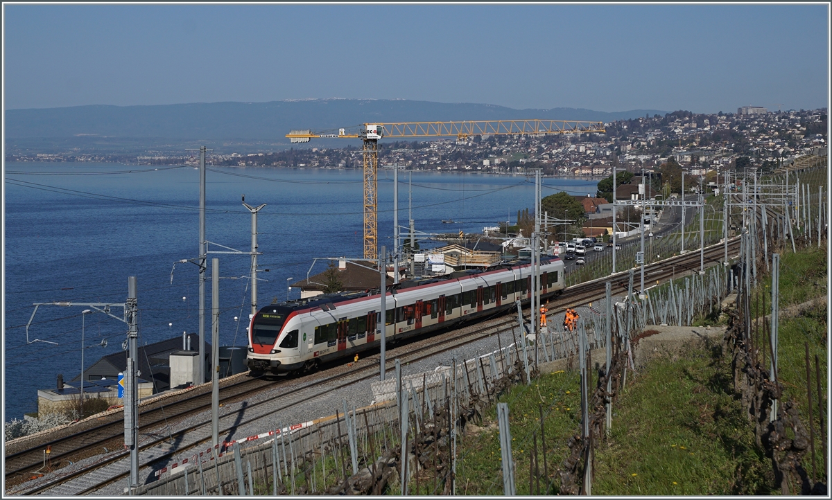 Works on the line by Cully wiht a SBB RABe 523 on the way to Lausanne. 

01.04.2021 